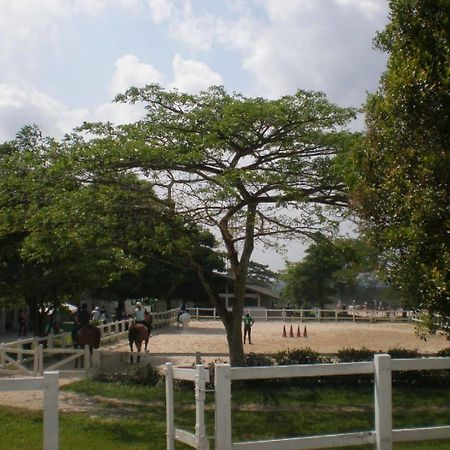 Riders Resort Kulai Ngoại thất bức ảnh